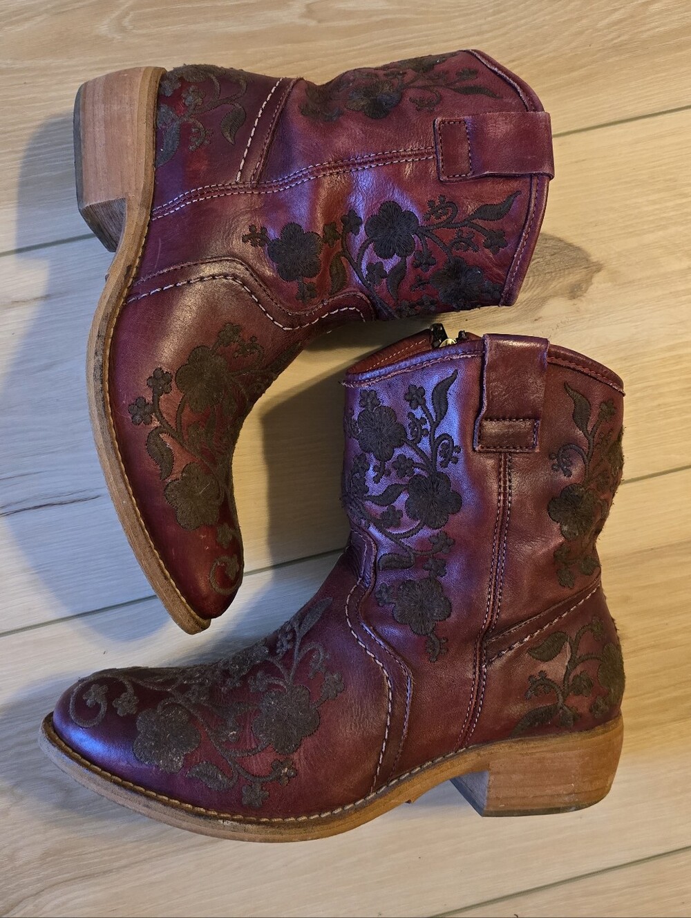 Taos Burgundy Red Floral Embroidered  Boots Size 7